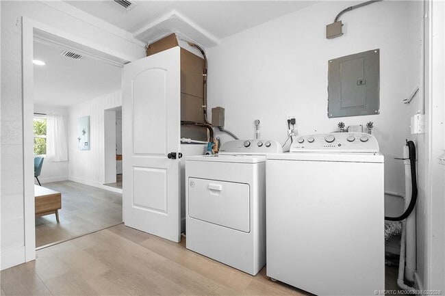 Building Photo - 901 E Madison Ave