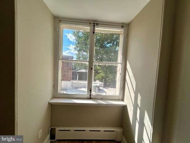 Building Photo - 1401 N Broom St