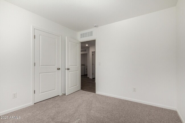 Building Photo - 1459 E Peggy Dr