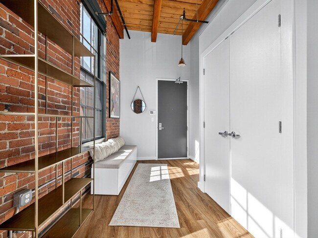 Building Photo - 63 Melcher St