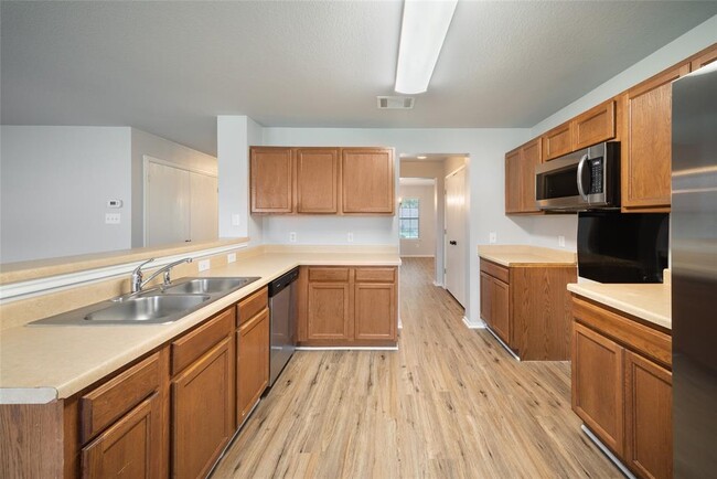 Building Photo - 2108 Boyer Dr