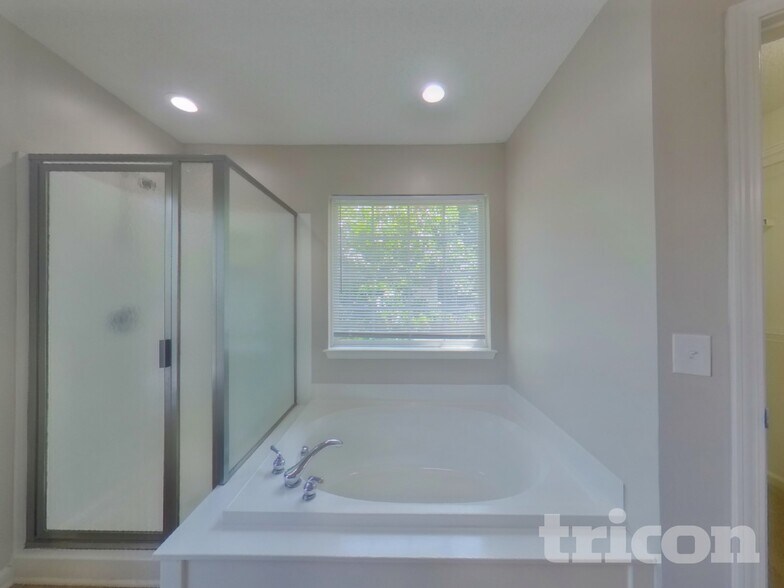 Building Photo - 175 Walmsley Pl