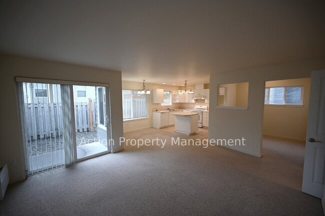 Building Photo - 2 bed, 2 bath, 1 car garage in a 4-plex, in Sequim