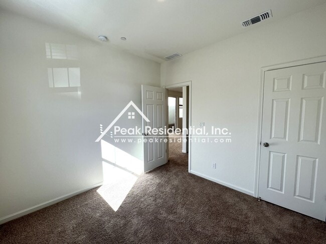 Building Photo - Brand New Citrus Heights 4bd/3ba Home with 2 Car Garage