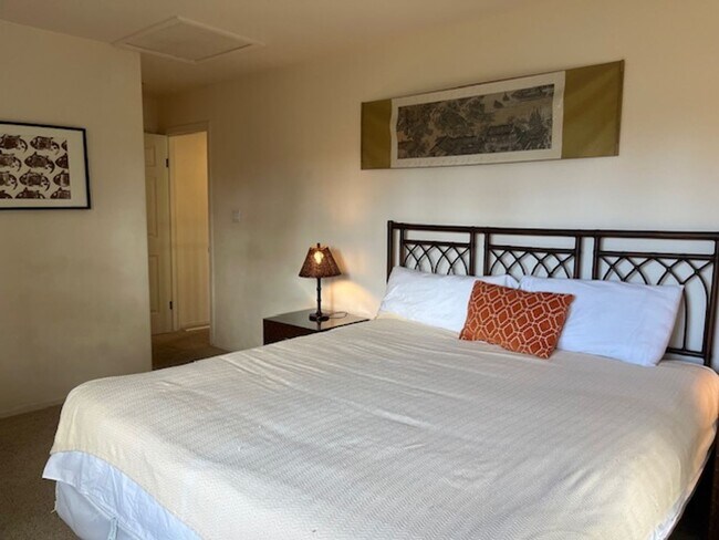 Building Photo - Live the Resort Life in this Furnished 2 Bedroom / 2 Bath Condo