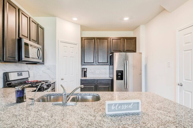 Kitchen (View 3) - 23314 Stahl Creeks Ln