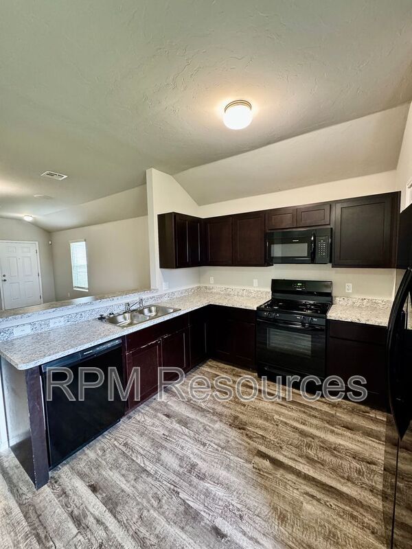 Building Photo - 1820 Hayes Ln