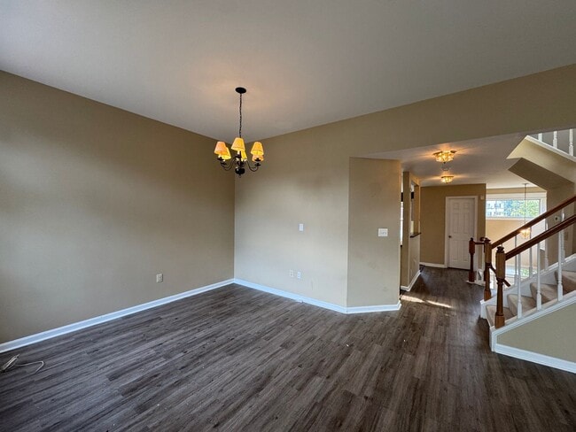 Building Photo - Beautiful And Spacious 3 Bed 3 Bath End Un...