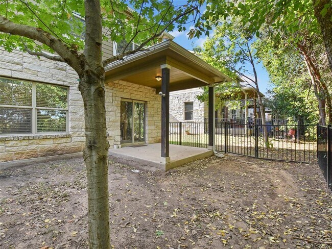 Building Photo - 516 E Slaughter Ln