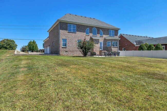 Building Photo - Luxury 4BR Home with River Views & Entertainer’s Bonus Room