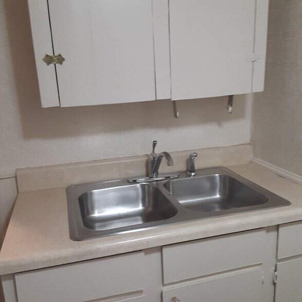 Building Photo - 105 Somerset St