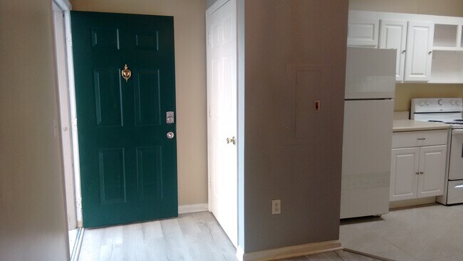 Main Entrance - 600 Audubon Lake Dr