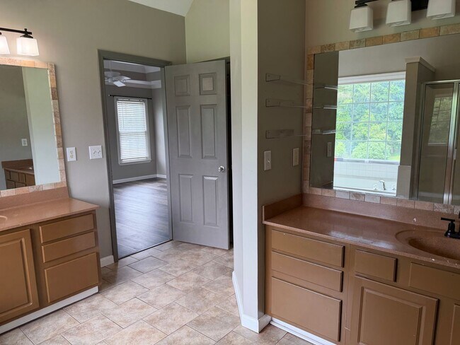 Building Photo - 3 Bed 2.5 Bath House in Flowery Branch