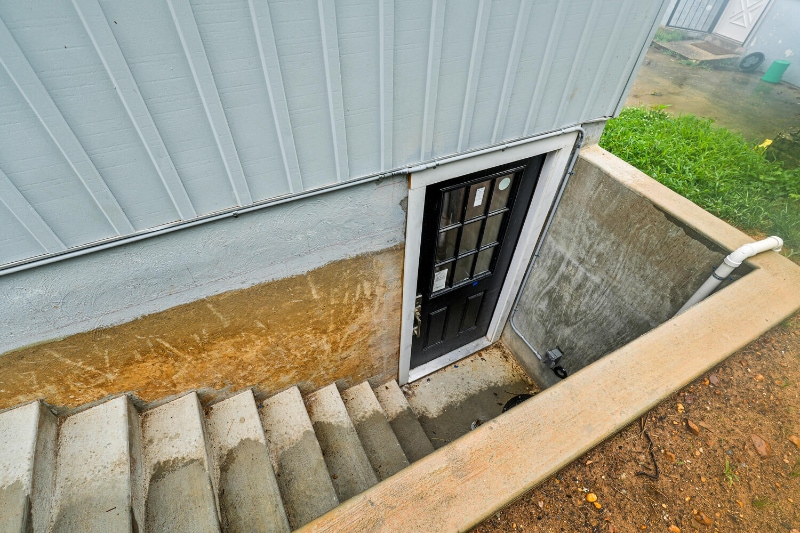 Building Photo - 325 Winslow Rd