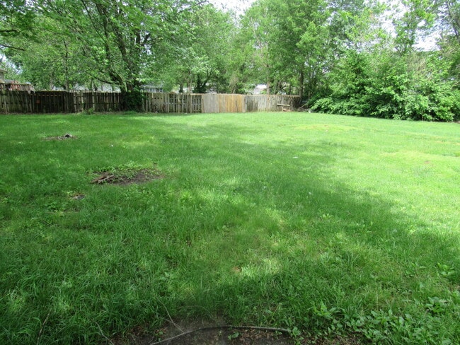 Building Photo - 529 S Olive St