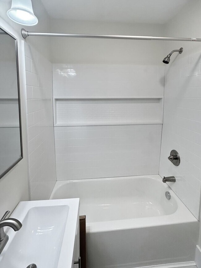 Building Photo - Welcome to this charming 2-bedroom, 1-bathroom home located in the heart of Crescent Township, PA