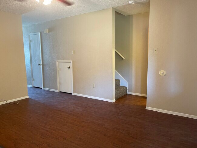Building Photo - Casablanca Condo #121