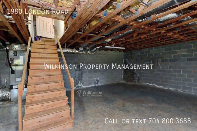 Building Photo - 3 Bedrooms, 2 Baths Ranch In Mooresville Q...