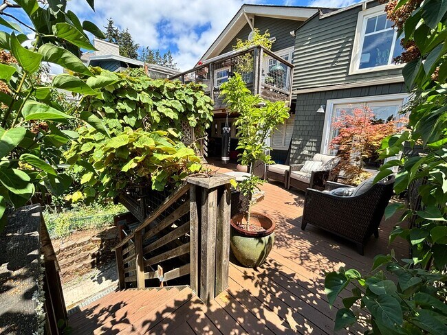 Building Photo - 4Bd/2.75Ba Seattle Home