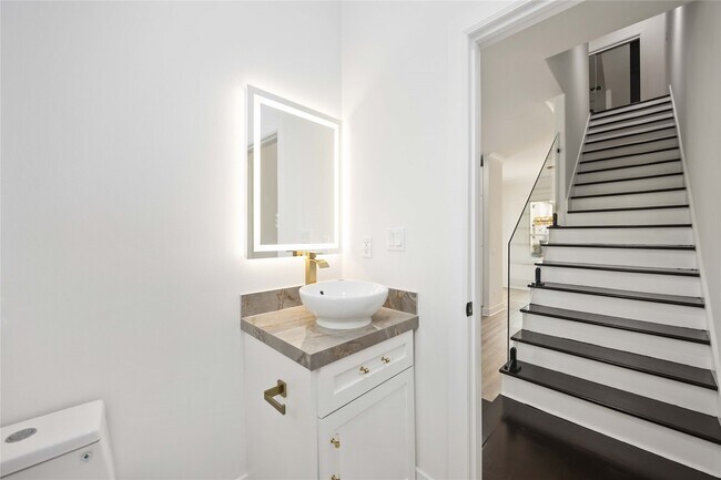 Building Photo - 1413 Stanford St