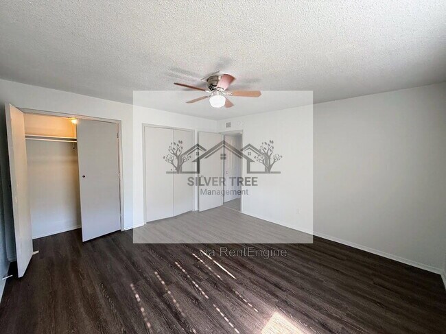 Building Photo - 4820 Wellesley Ave