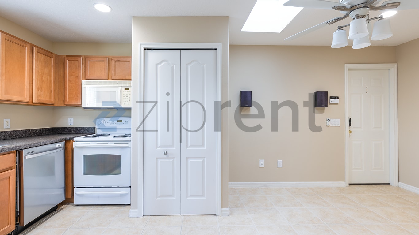 Building Photo - Unit ADU