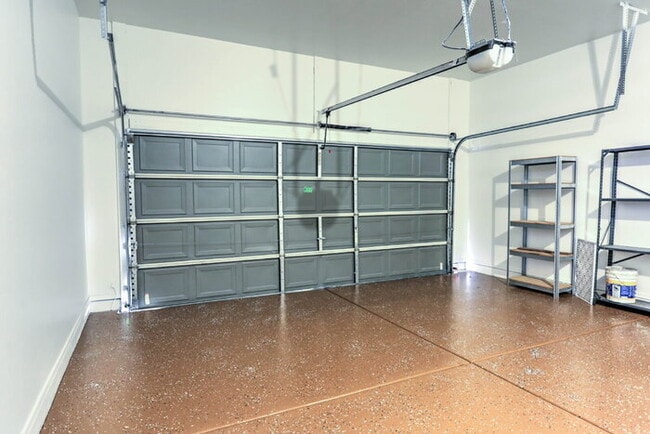 Building Photo - La Joya Verde III