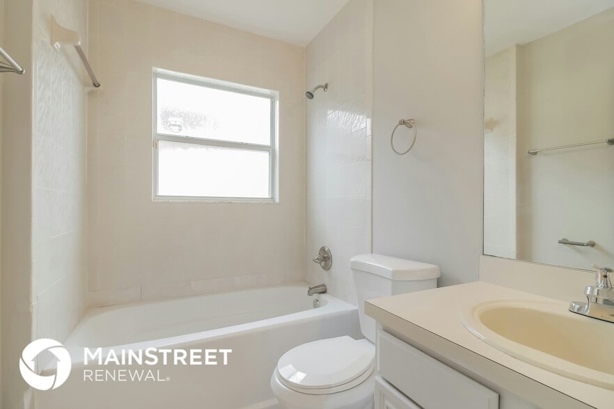 Building Photo - 1066 Covington St