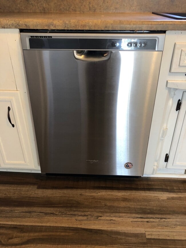 Building Photo - Beautiful  4 bedroom Remodeled Home in Ravenwood  Springfield MO