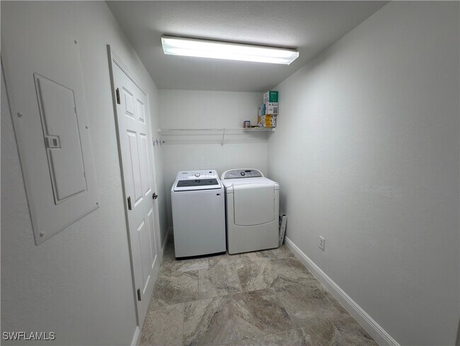 Building Photo - 7985 Preserve Cir