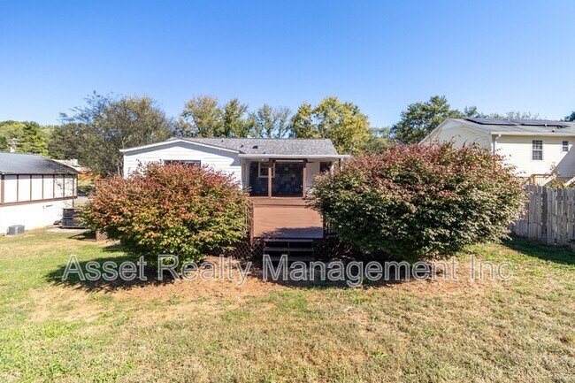 Building Photo - 1817 Sedgewick Dr