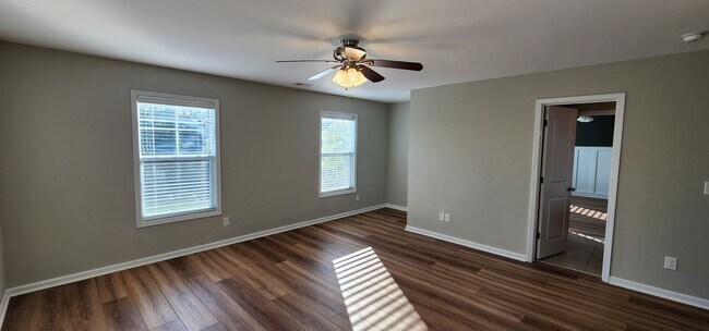 Building Photo - Welcome to Eagle Landing—where 3-bedroom bliss meets effortless style.