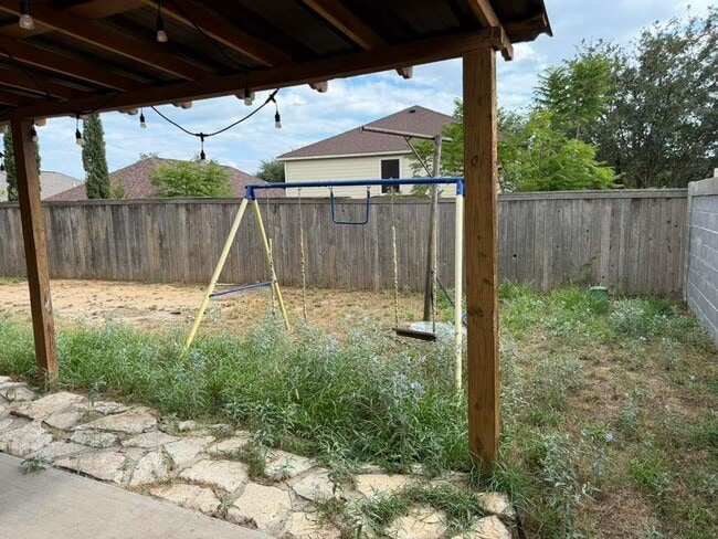 Building Photo - 613 Cuervo Dr