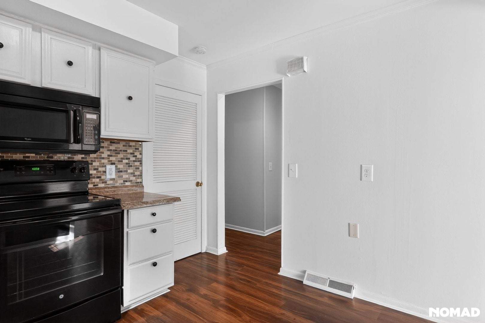 Building Photo - 215 N Pine St