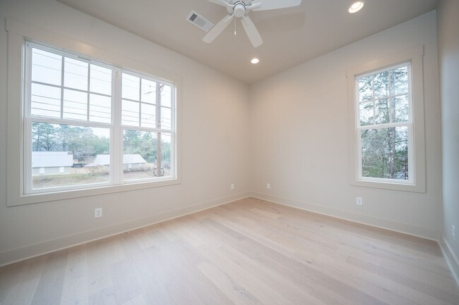 Building Photo - 3BR/3BA For Rent