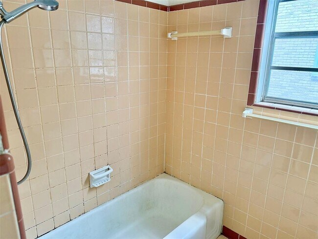 Building Photo - 2411 S 5th St