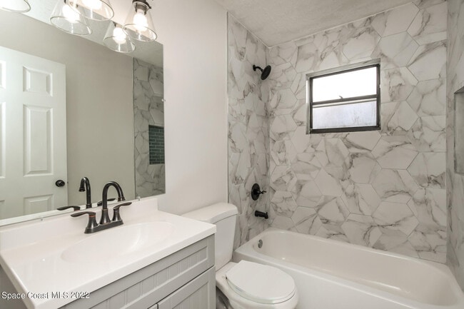 Building Photo - 764 Gelaso St SW