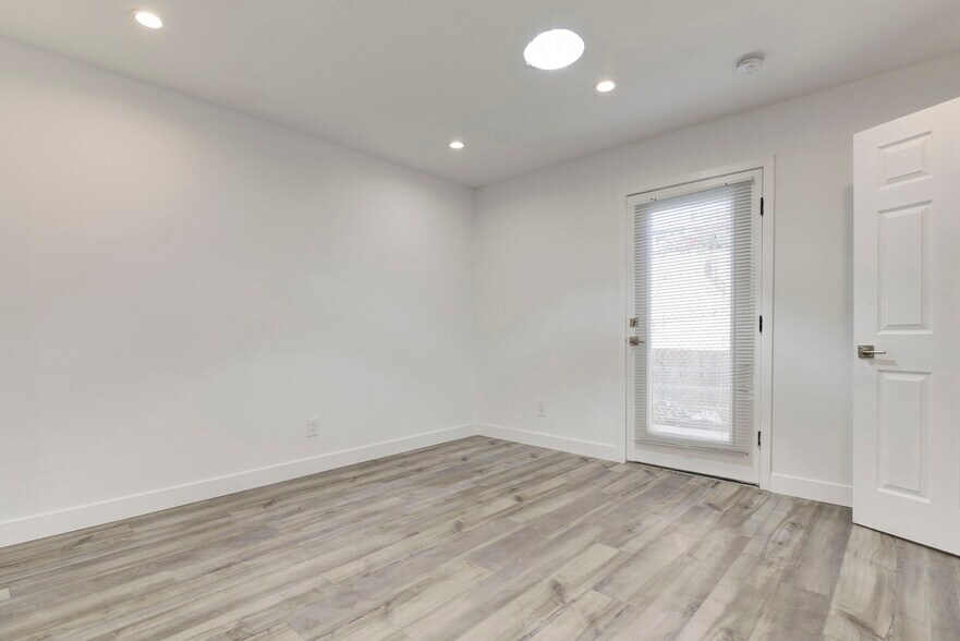 Building Photo - 11324 Haskell Ave