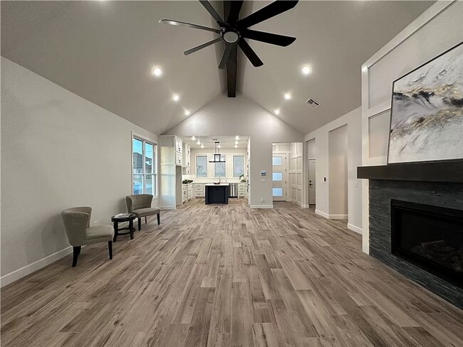 Building Photo - Luxarious 3BD/2BTH Home off of JKP Turnpik...