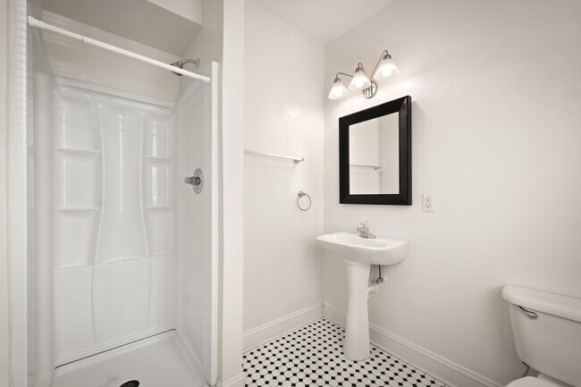 Building Photo - Charming 4 Bedroom 3 Bathroom Historical H...