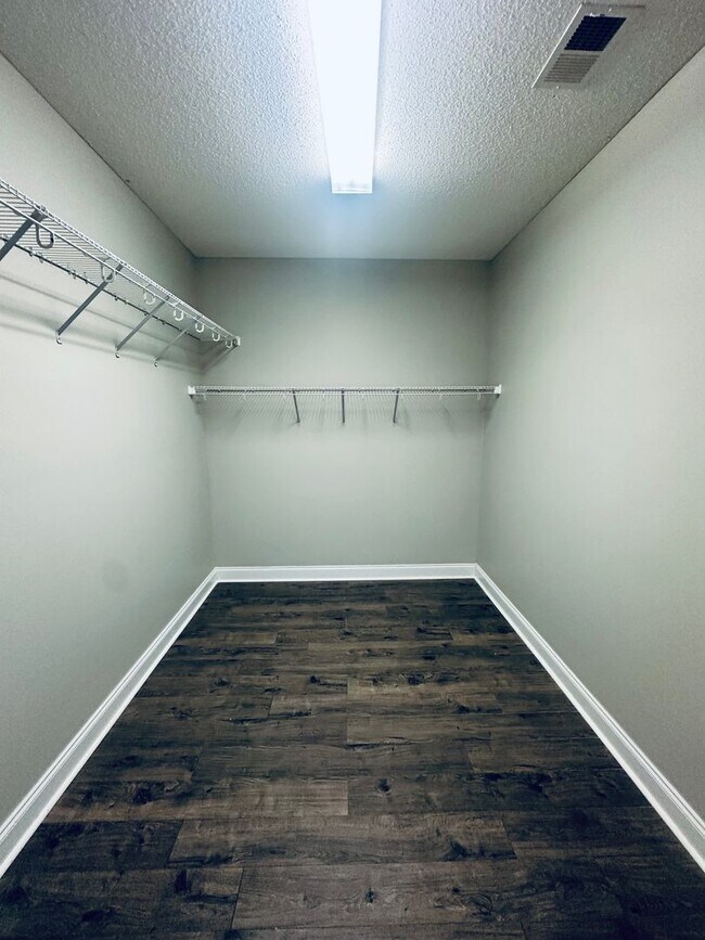 Building Photo - 406 Brookewater Ln