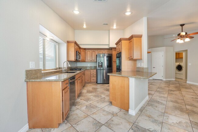 Building Photo - Elegant Single-Story Home in Desert Shores!