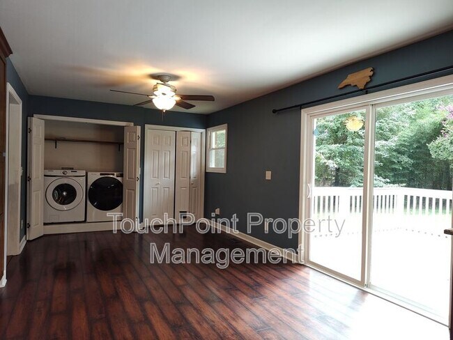 Building Photo - 303 Cedarwood Ln