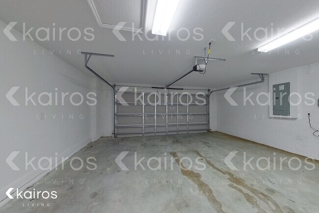 Building Photo - 14310 SW 28th Ave