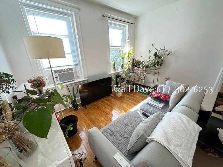 Building Photo - 7 Carol Ave