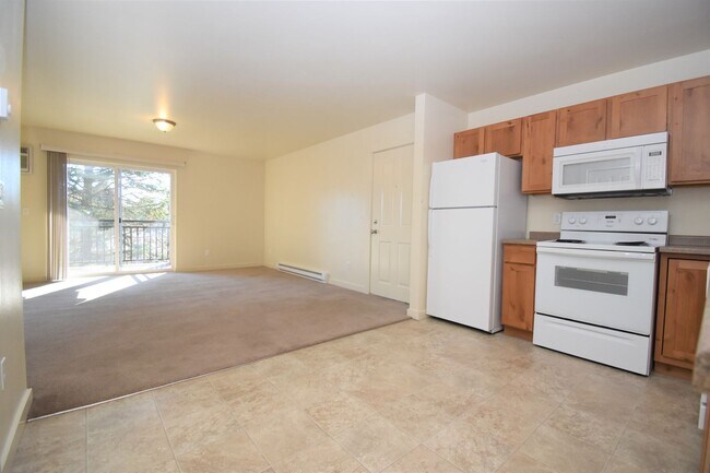 Building Photo - Beautiful 2BR/1Bath Unit.  Centrally Located.  Washer/Dryer in unit!
