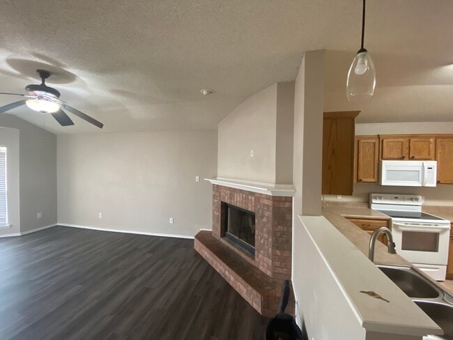 Building Photo - Southwest Lubbock Gem:6553 89th Street