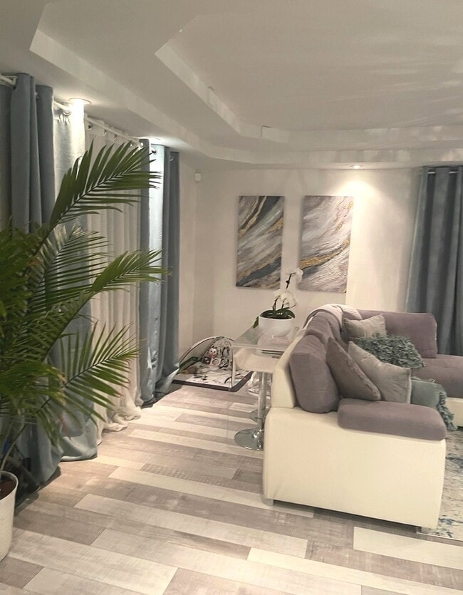 Building Photo - 7825 Banks St