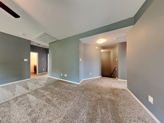 Building Photo - 10322 Urban Oak Trl