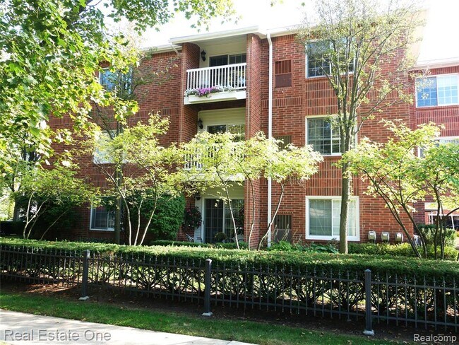 Building Photo - 444 Chester St